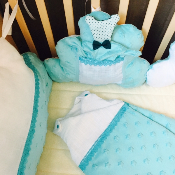 Tour de lit bébé garçon évolutif nuages bleu turquoise avion étoiles fait  main l'Arche de Jessica - Site de larchedejessica !