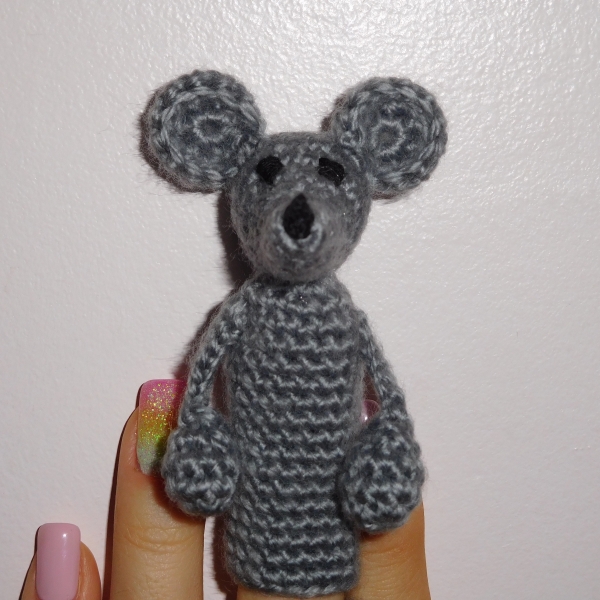 Petite souris grise marionnette à doigt au crochet : accessoires-enfant par  creadole