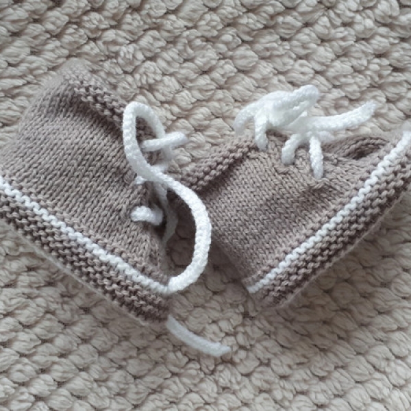 Chaussettes bébé en laine fait main (0-3 mois)