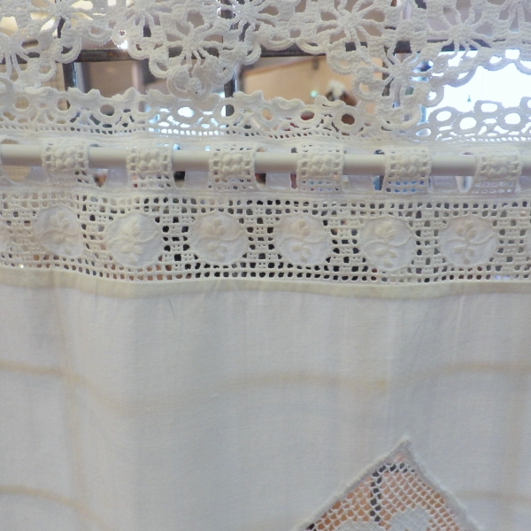 BRISE vue 2 rideaux au crochet fait main ancien vintage décor roses  dentelle