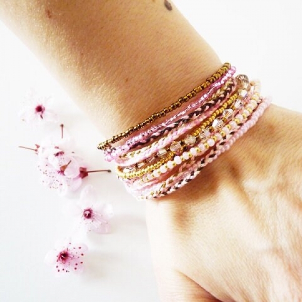 Bracelet perles de rocaille et nattes de coton rose et doré femme
