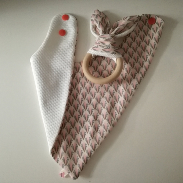 Bavoir bandana en jersey rose/blanc/corail/doré doublé d'un tissu