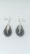 Boucles d'oreilles bohèmes petites plumes argentées et pendentif noir en forme de goutte