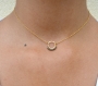 Collier délicat minimaliste chaîne anneaux et  perles d'hématite  doré à l 'or fin  bijou de créateur / handmade / modern féminine