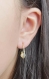 Boucles d’oreilles créoles simples goutte d'eau avec perle or 18k • boucles d’oreilles minimalistes, emerald, dangle, huggie, hole, hoop