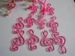 10 perles rose note de musique acrylique