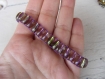 Bracelet tissé, perles ovales en verre translucide, violet et vert sur fil de coton violet, fermoir mousqueton en métal argenté, macramé