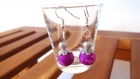 Boucles d'oreilles perles violettes en verre aspect satin 