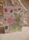Carte de paques avec un lapin des oeufs et des fleurs 