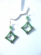 Boucles d'oreilles vertes et blanches en perles carrées tissées sur support en acier inoxydable 