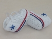 Chaussons bébé baskets blanches au crochet 