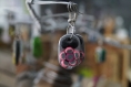 Boucle d'oreille capsule noir et rose
