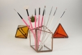 Pot de rangement pour crayons, stylos, pinceaux, baguettes d'un design épuré, minimaliste en verre transparent et soudure cuivre