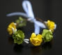 Bracelet aux petites fleurs jaunes et vertes idée cadeau noël