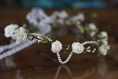 Couronne de fleurs cheveux aux perles blanches