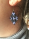 Boucles d'oreilles en tissage peyote de forme losange tissé avec des perles miyuki de ton bleu/noir