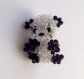 Porte clef ou bijou de sac petit panda tissé en perle de rocaille