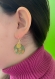 Boucles d’oreilles en résine époxy, motif petit oiseaux vert, orange et blanc 