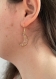 Boucles d’oreilles lune en résine époxy, fond transparent avec des motifs lune et étoile