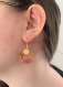 Boucles d’oreilles en résine époxy, motif floral blanc, rouge et doré 