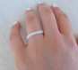 Bague fine peyote blanche en perles miyuki