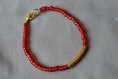 Joli bracelet estival perles fantaisies rouges et dorées