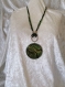 Collier long bohème camaïeu vert, gros pendentif en bois résiné ,bijoux uniques