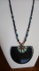 Bijoux unique fait main,collier ras du cou ,pendentif noir turquoise,en métal poli et bois résiné,