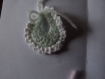 Layette : petit tricot en forme de bavoir pour scrapbooking, faire part , déco miniature ,bonbonnière