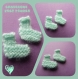 Petits chaussons: petit tricot en forme de petits chaussons pour scrapbooking, faire part , déco miniature ,baby shower
