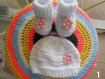 Bonnet et chaussons naissance bebe fille en laine blanche, cadeau naissance