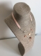 Sautoir ruban blanc à bandes rose orangé, breloques, perles, coeur en fimo et pompons