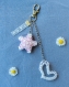 Porte clés - bijoux de sac : dentelle, coeur et étoile en perles de rocaille blanches et roses