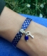 Bracelet ruban recto verso bleu marine et blanc, perle cylindre bleue et clé