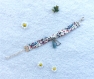 Bracelet ruban liberty au motif fleuri, rose et beige, breloque coeur et pompon bleu gris