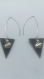 Boucles d'oreilles noires et argentées plastique dingue triangulaires cygne