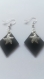 Boucles d'oreilles noires et argentées plastique dingue losange et pendentif étoile de mer