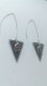 Boucles d'oreilles noires et argentées plastique dingue triangulaires tête de mort