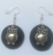 Boucles d'oreilles rondes noires et argentées plastique dingue et pendentif hibou