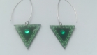 Boucles d'oreilles pois verts originales triangulaires strass posca