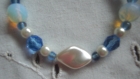 Bracelet perles de verre et toupies