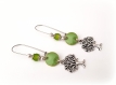 Boucle d'oreille dormeuse pendante émail vert kaki, arbre, perles en verre, métal acier inoxydable argenté
