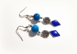 Boucle d'oreille pendante émail losange bleu marin, perles en verre moucheté, fleur, crochet en métal acier inoxydable argenté