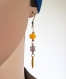Boucle d'oreille dormeuse pendante émail losange jaune, perles en fleur acrylique jaune, fleur, crochet en métal acier inoxydable argenté