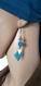 Boucle d'oreille dormeuse émail carrée bleu, perles en verre, triangle, crochet en métal acier inoxydable argenté