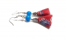 Boucle d'oreille pompon tissue rouge, bleu, etc.., perles en verre ronde bleu et fleur en métal, coupelles, crochet en métal acier inoxydable argenté