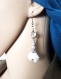 Boucle d'oreille pompon tissue blanc, perles en verre à facette transparente, coupelles, crochet en métal acier inoxydable argenté