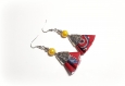 Boucle d'oreille pompon tissue rouge, bleu, etc.., perles en verre ronde jaune pailleté et en métal, coupelles, crochet en métal acier inoxydable argenté