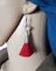 Boucle d'oreille pompon tissue rouge, perles en verre transparente à facette, coupelles, crochet en métal acier inoxydable argenté