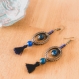 Boucles d'oreilles en métal brun, de forme ovale avec perles bleues